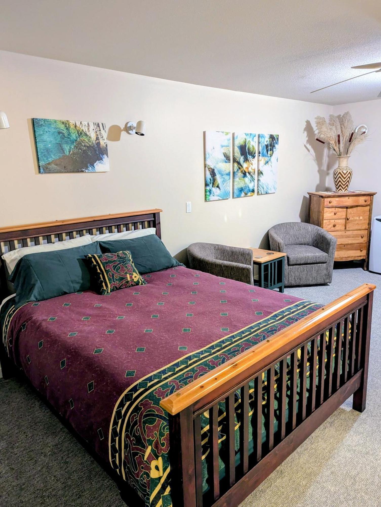 Deluxe Queen Suite